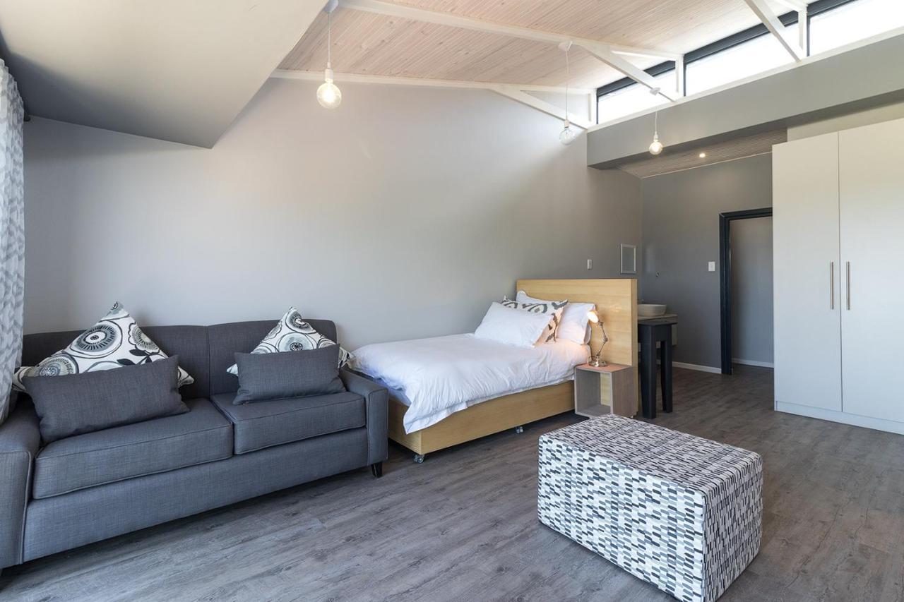 Sky Blue Guest House ケントン・オン・シー エクステリア 写真